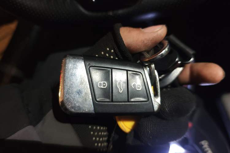 Used Volkswagen Magotan 2017 330TSI DSG Luxury Model Vehicle Key