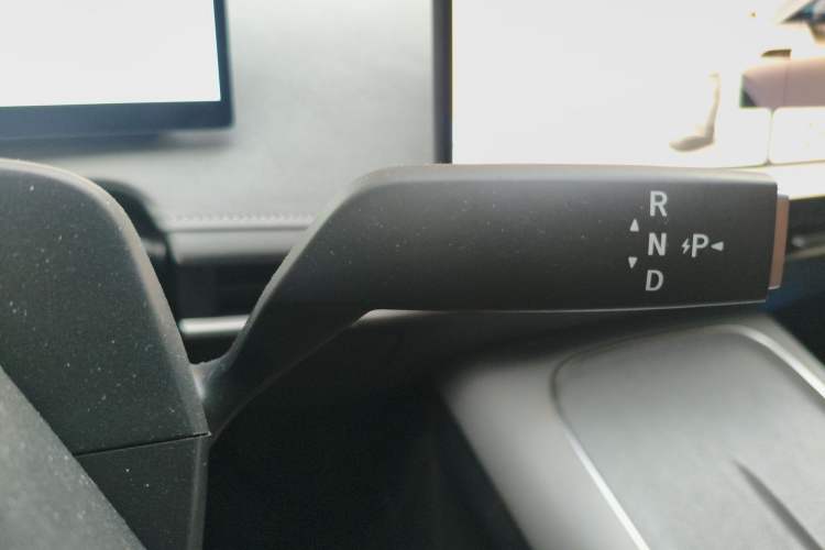 Used Nissan N7 2025 510 Pro Gear Lever