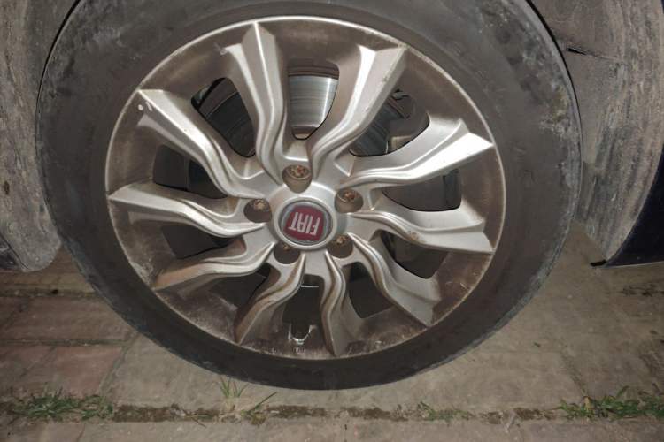 Used Fiat Ottimo 2014 1.4T Automatic Comfort Edition Right Front Wheel Hub
