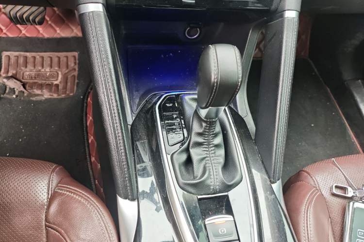 Used Renault Koleos 2017 2.5L Four-Wheel Drive Ultimate Edition Gear Lever