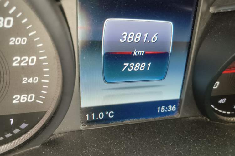 Used Mercedes-Benz GLC 2019 Facelift GLC 260 L 4MATIC Luxury Model Odometer Close Up