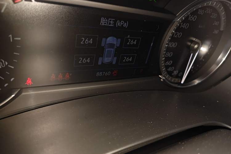 Used Cadillac XT4 2018 28T Two-Wheel Drive Leading Version Odometer Close Up