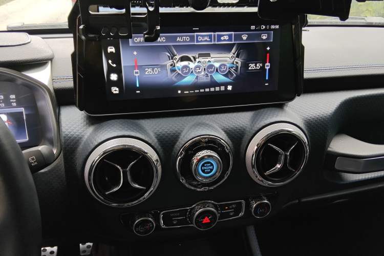 Used BAIC Off-Road BJ40 2021 2.0D Automatic Four-Wheel Drive Blade Hero Edition Adventurer Type Audio And AC Panel