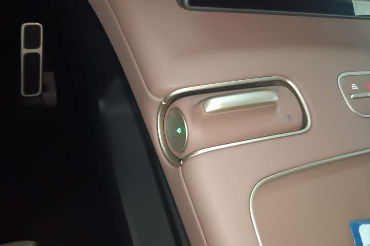 Used Nio ES8 2023 75 kWh Executive Edition
