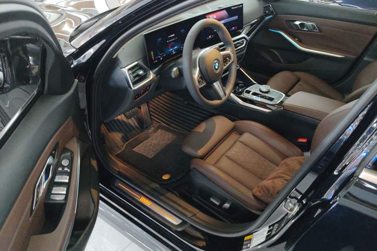 Used BMW i3 2022 eDrive 35 L Driver Seat