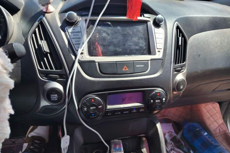 Used Hyundai ix35 2015 2.0L Automatic 2WD Smart Version China V Standard Audio And AC Panel
