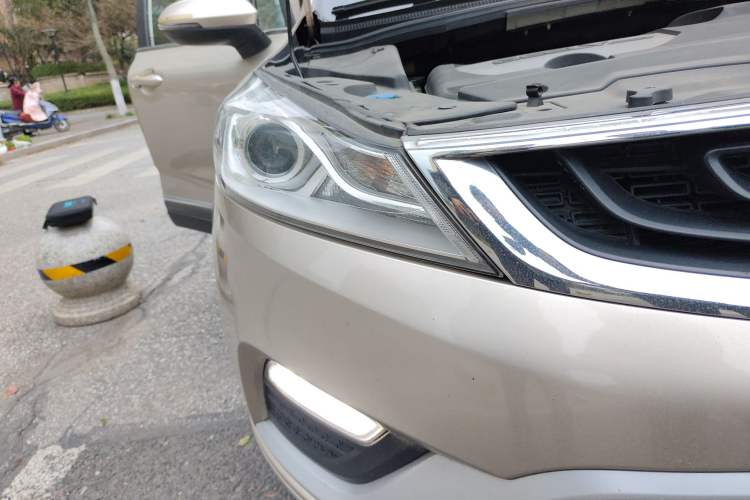 Used Geely Auto Emgrand GS 2016 Elegant Edition 1.8L Manual LingShang Model Right Front Headlight