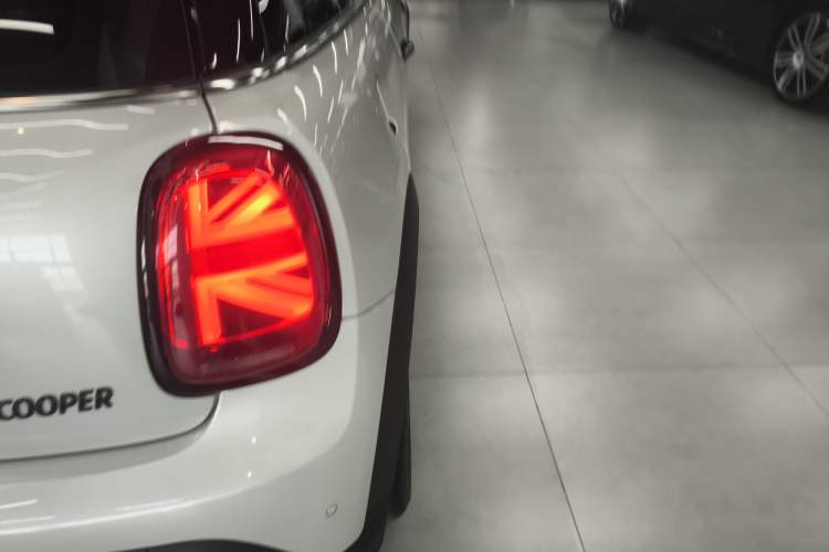 Used MINI 2022 Updated 1.5T COOPER Artist