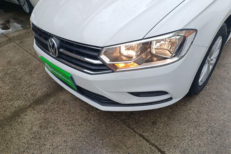 Used Volkswagen Bora 2016 1.6L Automatic Fashion Model Left Front Headlight