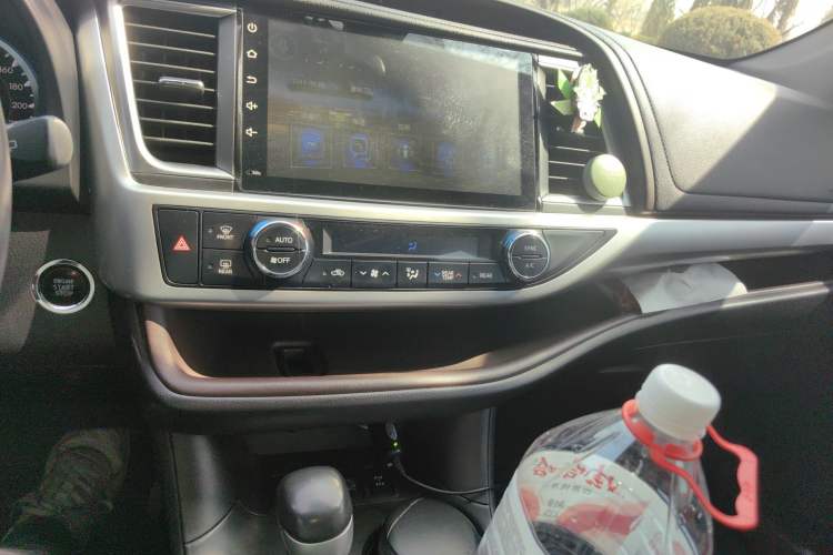 Used Toyota Highlander 2015 2.0T Four-Wheel Drive Luxury Edition 7-Seater Audio And AC Panel