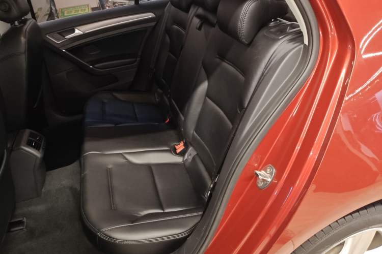 Used Volkswagen Golf 2016 230TSI Automatic Comfort Version
