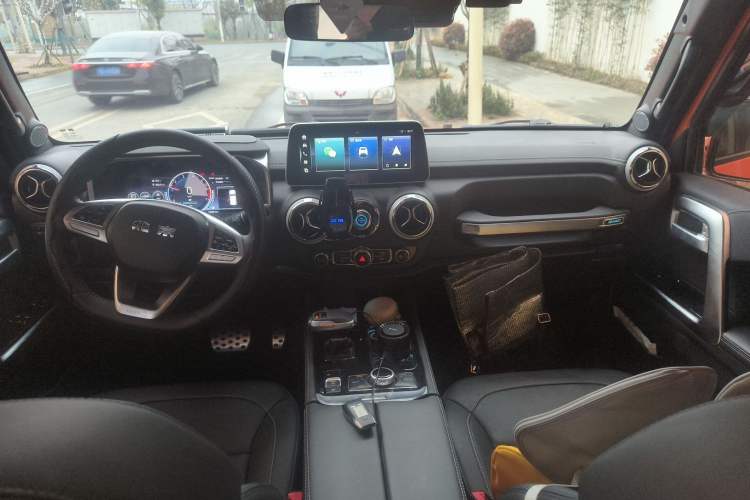 Used BAIC Off-Road BJ40 2023 2.0T Automatic Four-Wheel Drive Urban Hunter Edition Chivalrous Type Center Console