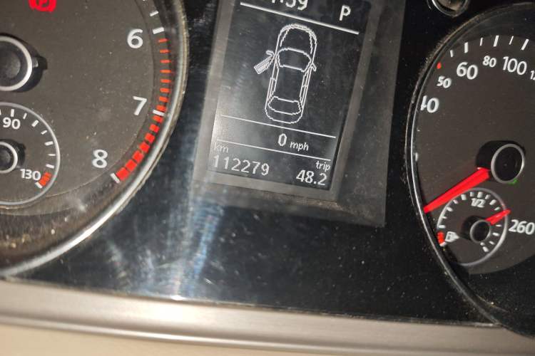 Used Volkswagen Magotan 2013 1.8TSI Premier Model Odometer Close Up