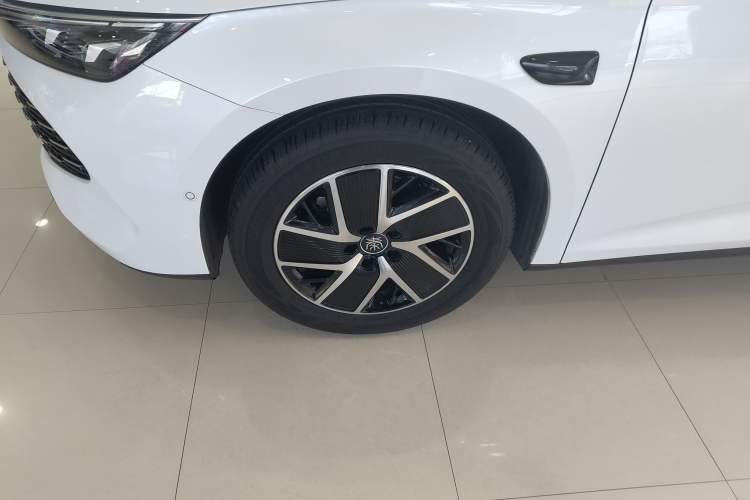 Used BYD Qin L 2025 DM-i Smart Drive 120KM Superior Model Exterior 4