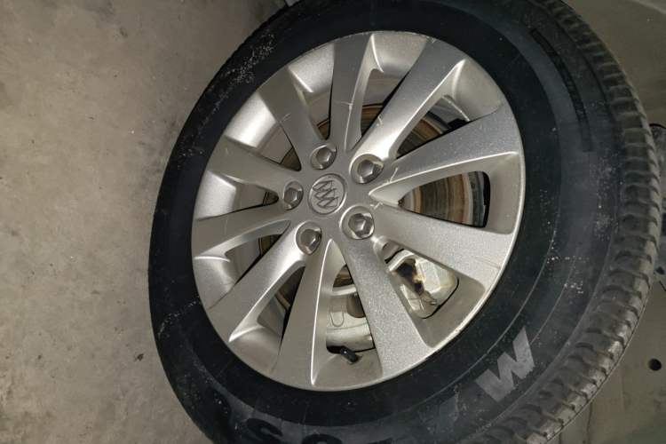 Used Buick GL8 2015 2.4L Luxury Business Premium Edition Right Front Wheel Hub