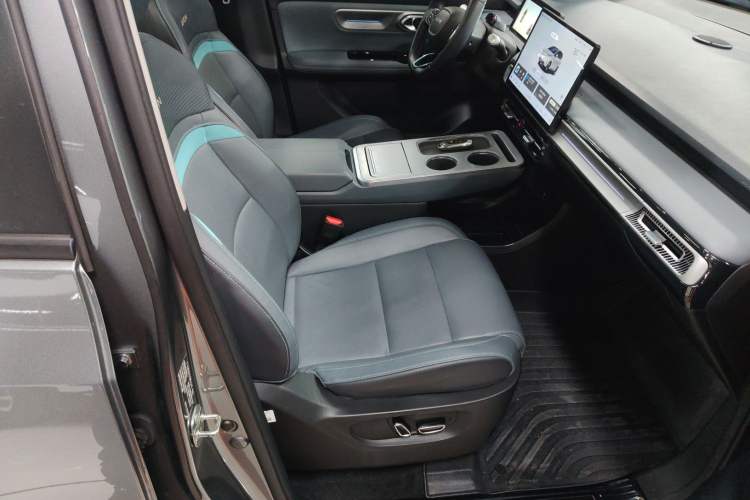 Used AION Y 2022 Plus 70 Tech Edition