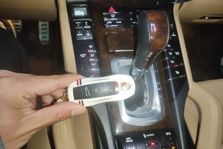 Used Porsche Cayenne 2014 Cayenne Platinum Edition 3.0T