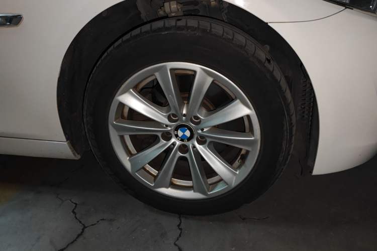 Used BMW 5 Series 2013 525Li Luxury Model
