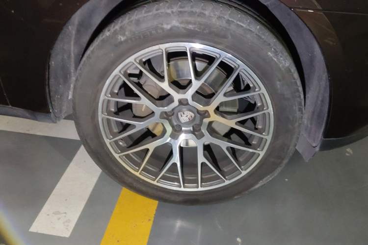 Used Porsche Macan 2020 Macan 2.0T Right Front Wheel Hub