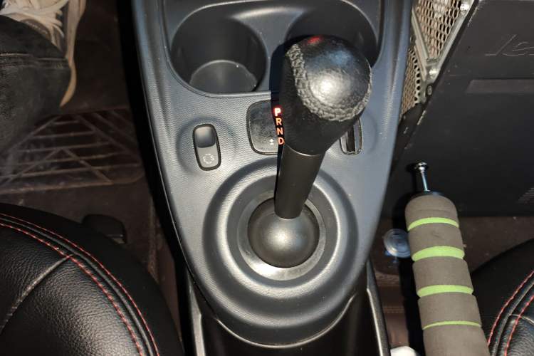 Used smart fortwo 2015 1.0L 52 kW Hardtop Passion Edition Gear Lever