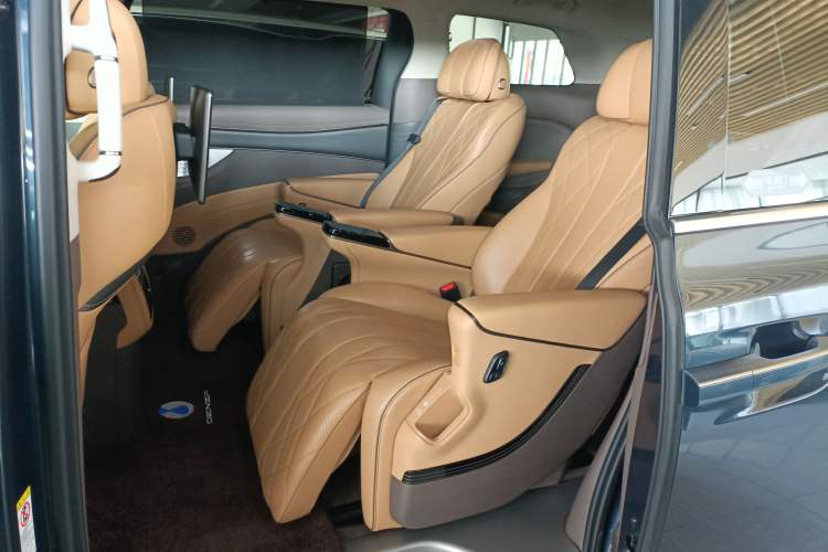 Used Denza D9 2022 DM-i 970 Four-Wheel Drive Flagship Model
