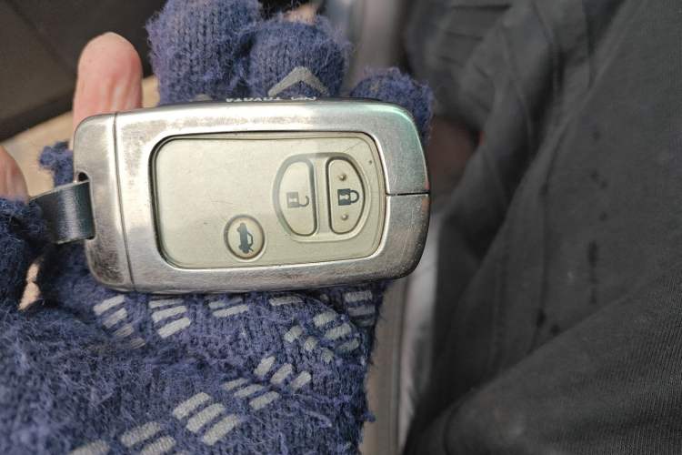 Used Toyota Crown 2011 2.5L Royal Special Edition with Leather and Sunroof