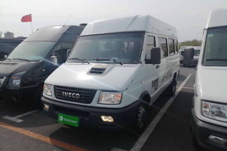 Used Iveco Daily 2022 2.5T A37 M1 Passenger Van 5-9 Seats Long Wheelbase Mid-Roof Design Dual Tires Manual Doors