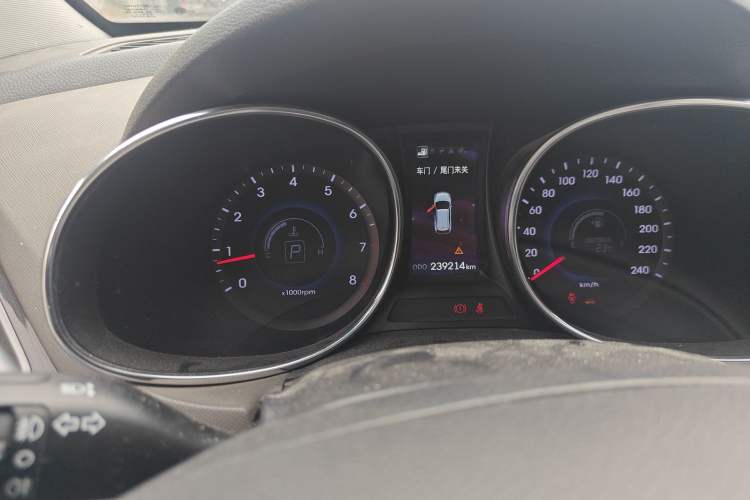 Used Hyundai Santa Fe Classic 2013 3.0L 4x4 Comfort Edition with Navigation 7 Seats Euro IV
