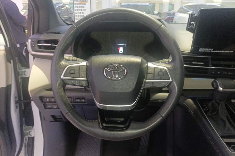 Used Toyota SIENNA 2021 2.5L Hybrid Premium Edition