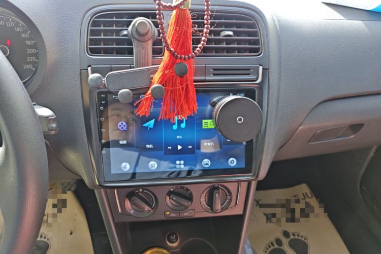 Used Volkswagen Polo 2014 1.4L Manual Fashion Edition Audio And AC Panel