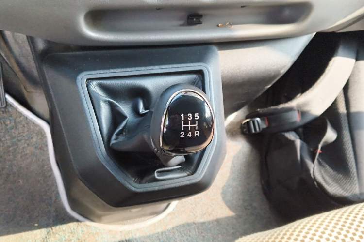 Used JMC Transit 2017 2.8T Commercial Version Short Wheelbase Mid-Roof 6/7/8-Seater JX493