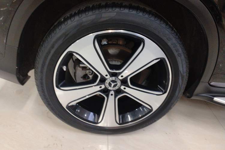 Used Mercedes-Benz GLC 2022 Facelifted GLC 300 L 4MATIC Luxury Edition Exterior 2