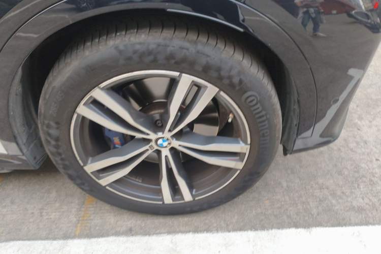 Used BMW X7 2019 xDrive40i Luxury M Sport Package Right Front Wheel Hub