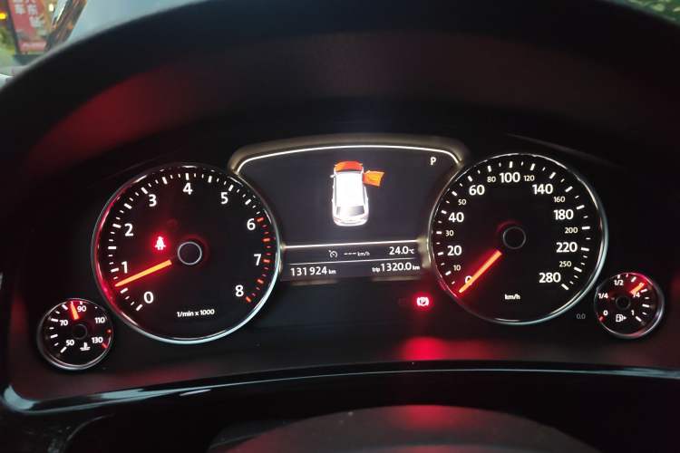 Used Volkswagen Touareg 2018 3.0 TSI Glory Collection Edition Odometer Close Up