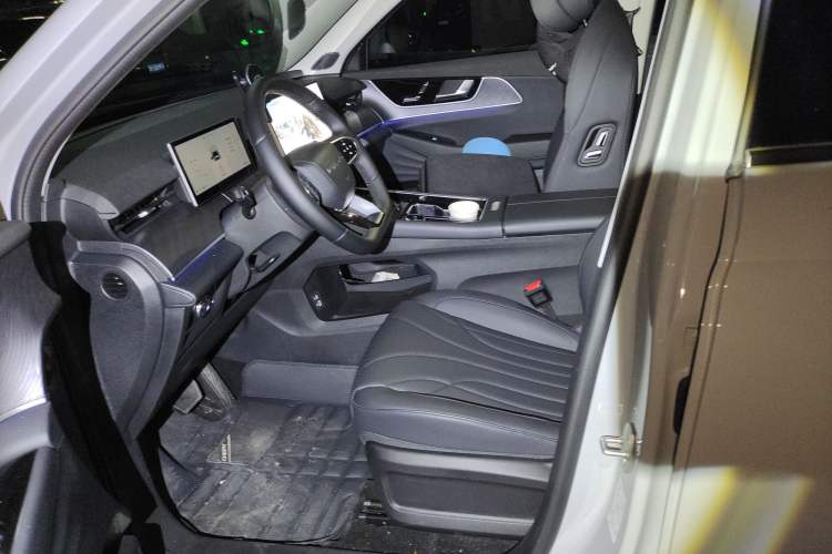 Used Chery Fengyun T9 2025 120 Long-Range Luxury Version 7 Seats Lithium Iron Phosphate