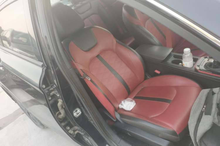 Used Dongfeng Aeolus Yixuan 2022 230T Automatic Adaptive-Beam Knight Edition Right Front Seat