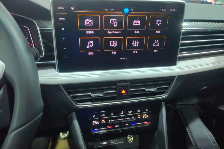 Used Volkswagen Tiguan L 2025 Model Outstanding Version 330TSI Automatic Two-Wheel Drive R-Line Longyao Edition