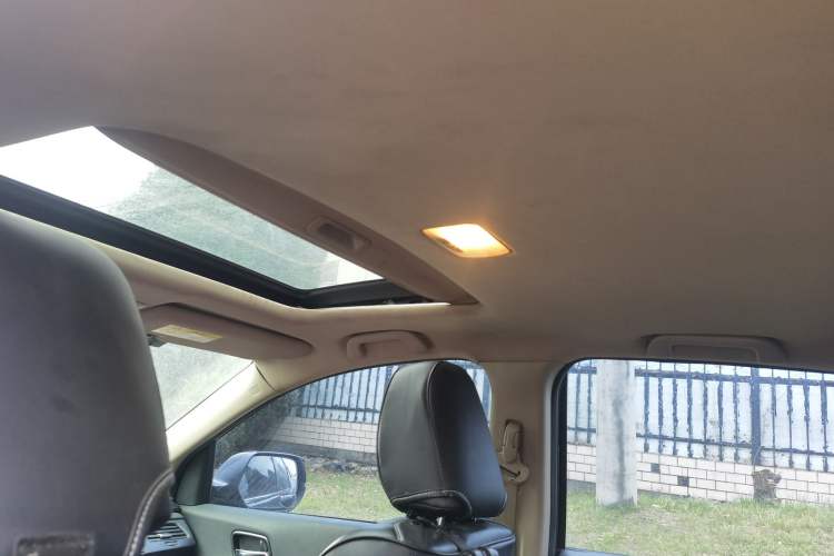 Used Honda CR-V 2016 2.0L two-wheel drive Urban Edition Headliner