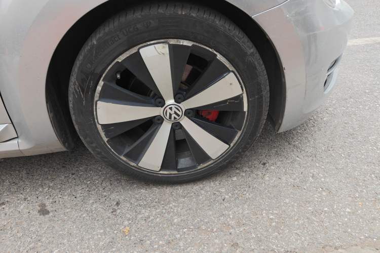 Used Volkswagen Beetle 2014 2.0 TSI Turbo Version Right Front Wheel Hub