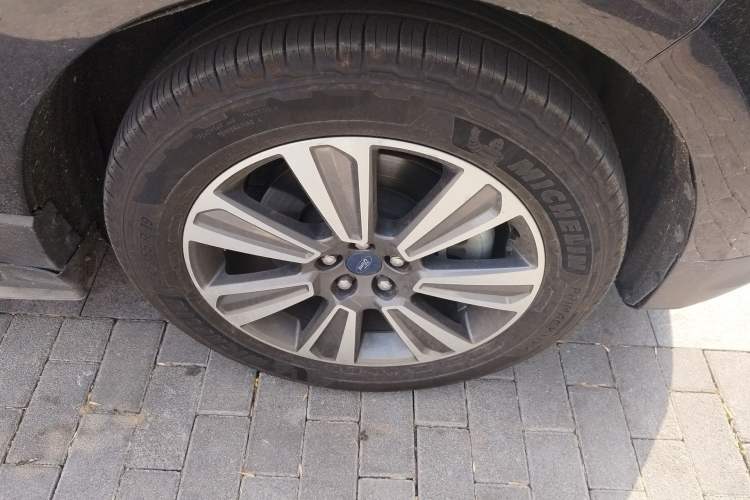 Used Ford Edge 2021 PLUS EcoBoost 245 Two-Wheel-Drive Platinum Edition 5 Seats
