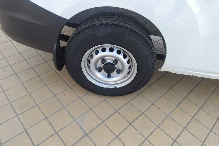 Used Ford Transit 2023 2.0T Diesel Manual Van Mid-Chassis Mid-Roof 2/3 Seats