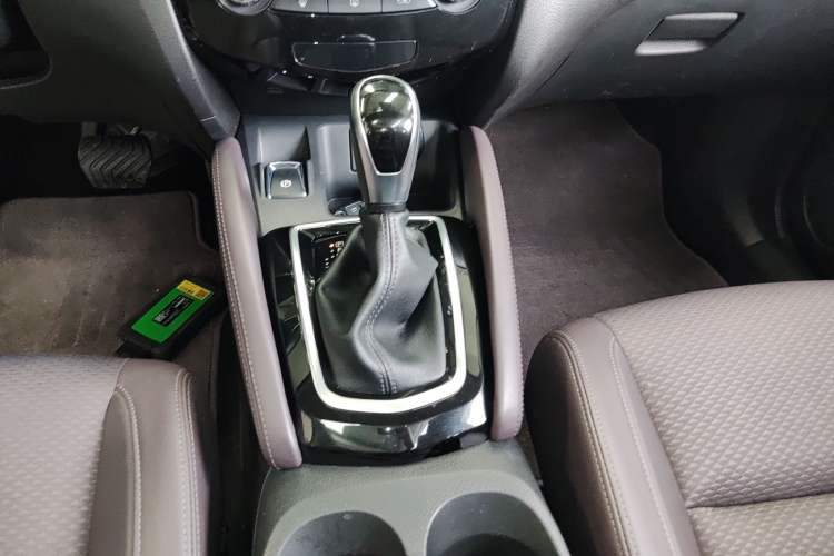 Used Nissan Qashqai 2019 2.0L CVT Luxury Edition Gear Lever