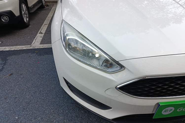 Used Ford Focus 2018 Hatchback Classic 1.6L Automatic Comfort Plus SmartDrive Edition Right Front Headlight