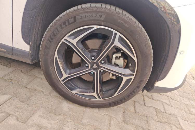 Used NETA L 2024 Extended-Range 310 Flash-Charge Red Edition
