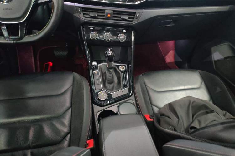 Used Volkswagen Tayron 2019 330TSI Four-Wheel Drive Luxury Version China VI Standard Gear Lever