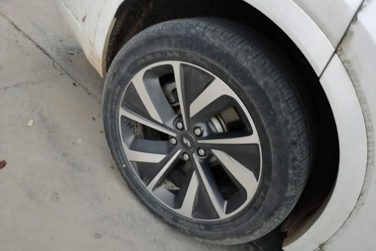 Used Li Auto ONE 2021 Extended-Range 6-Seater Version Right Rear Wheel Hub