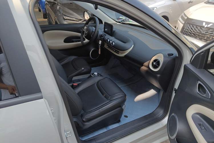 Used Wuling Bingo 2023 203km Light Edition Right Front Seat