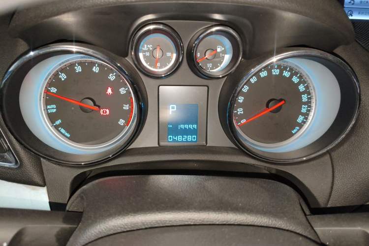 Used Buick Encore 2015 1.4T Automatic Two-Wheel Drive Urban Elite Version
