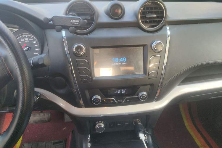 Used Dongfeng Ruichi 6 2021 2.3T Automatic All-Wheel Drive Diesel Luxury Flat-Base Long Cargo Bed M9T Audio And AC Panel