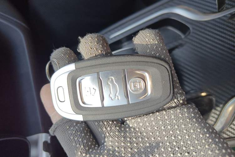 Used Hongqi E-QM5 2022 431 km Charge & Enjoy Edition